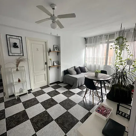 Privat bolig 3 - 3 Planta Sin Ascensor En Piso Compartido No Es Piso Entero! Fuengirola